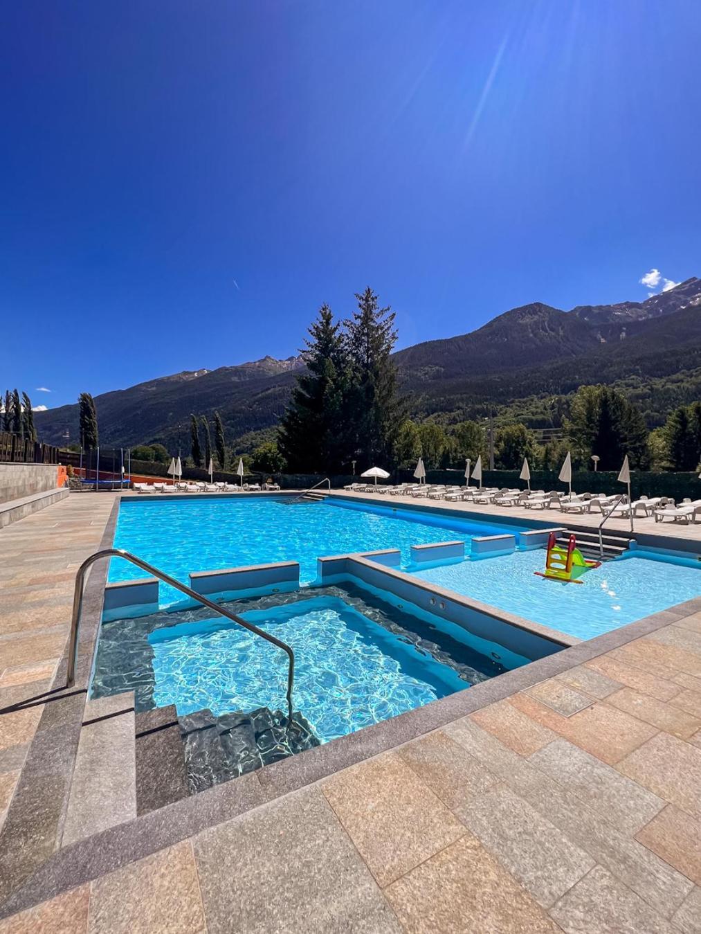 Bijoux Des Alpes - Mont Blanc Village Ла Сале Екстериор снимка