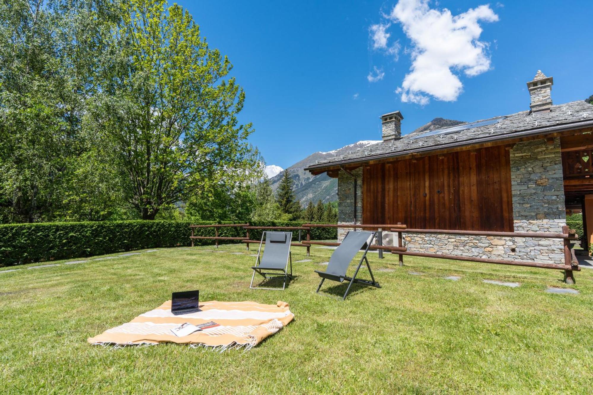 Bijoux Des Alpes - Mont Blanc Village Ла Сале Екстериор снимка