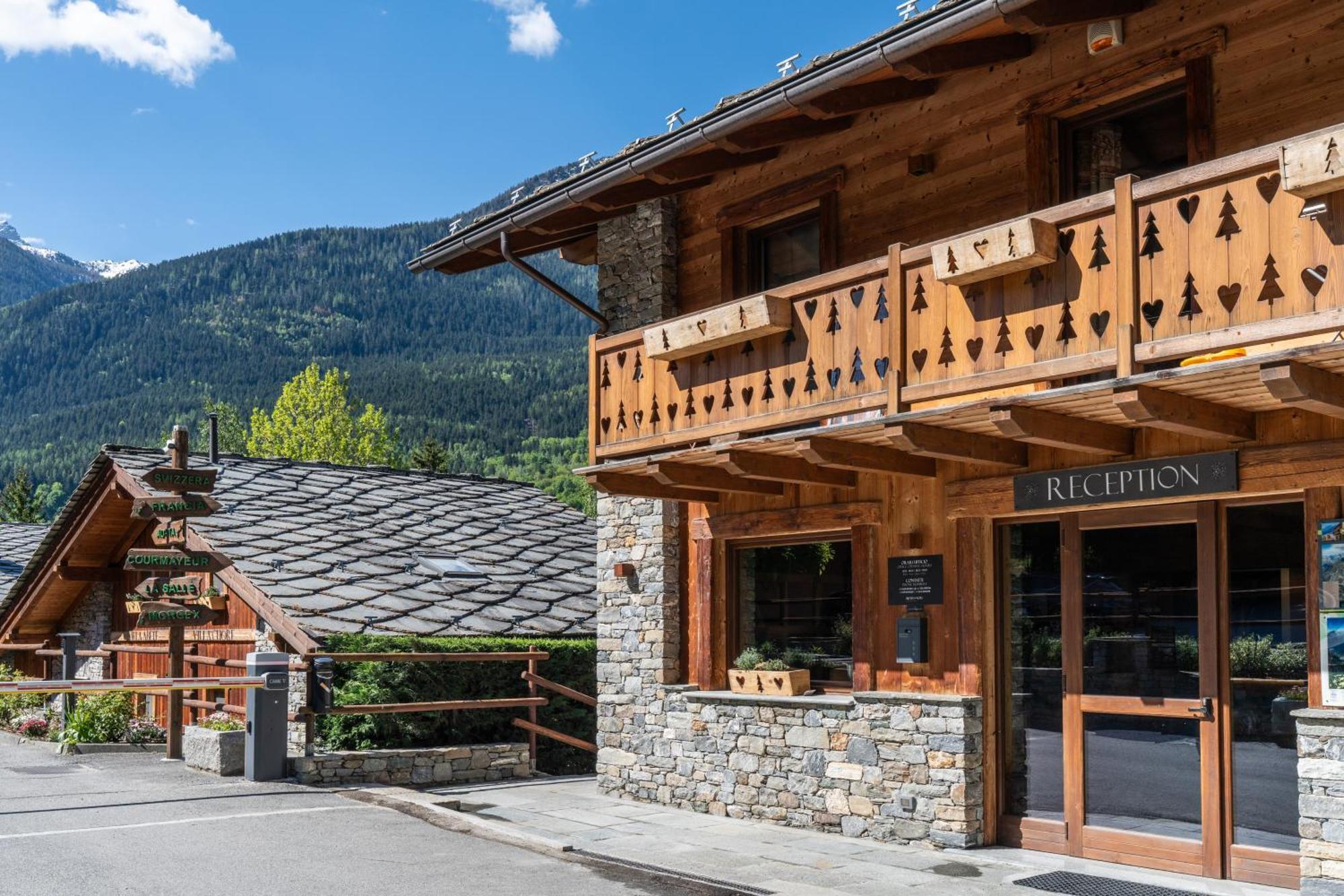 Bijoux Des Alpes - Mont Blanc Village Ла Сале Екстериор снимка